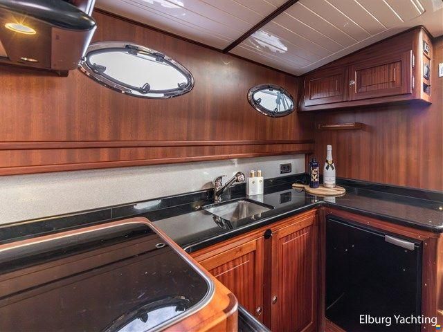 Rapsody 40 Offshore