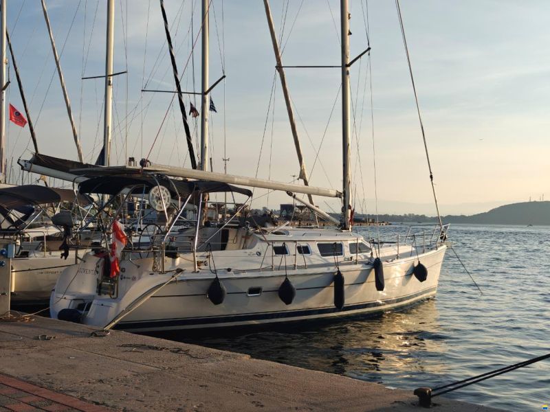 Hunter 44 DS
