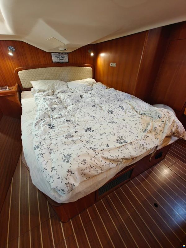 Hunter 44 DS