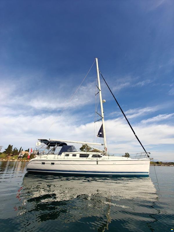 Hunter 44 DS