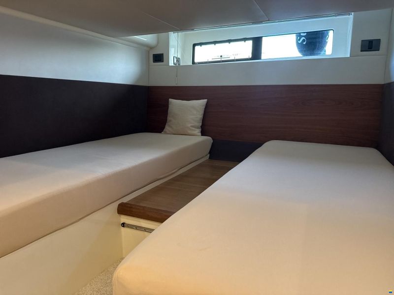 Sealine F42