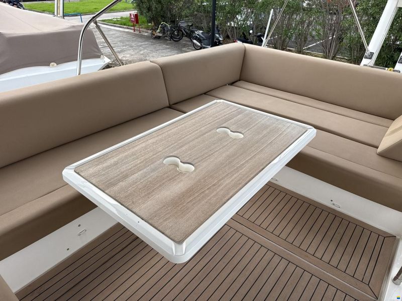 Sealine F42
