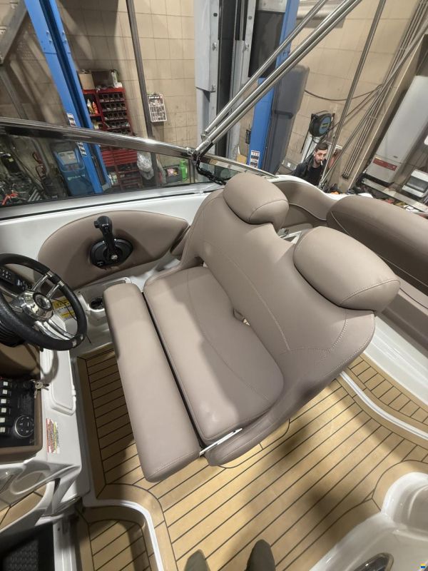 Crownline 260CR