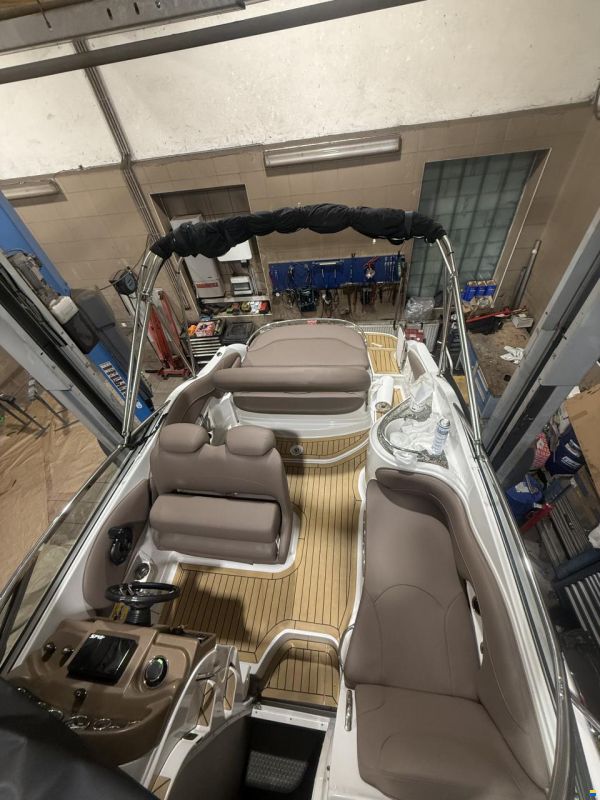 Crownline 260CR