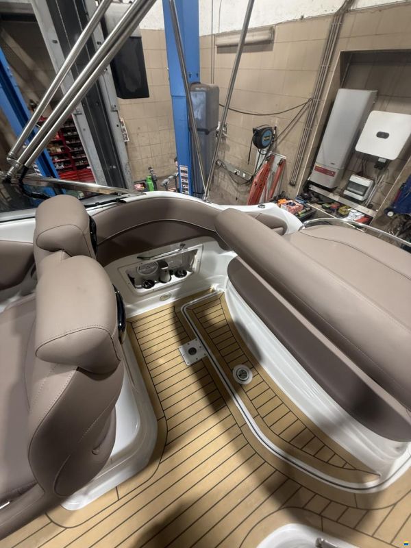 Crownline 260CR