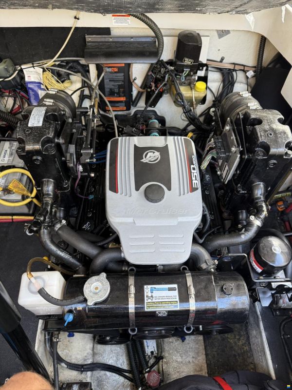 Crownline 260CR