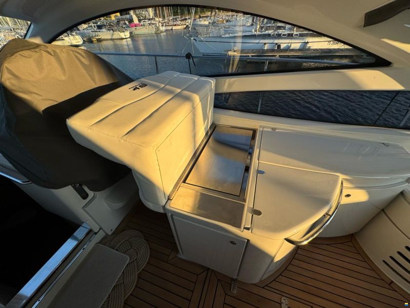 Pershing 46