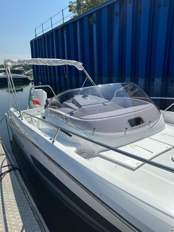 Jeanneau Cap Camarat 7.5WA series 2