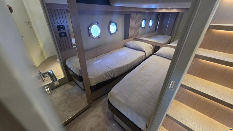 Absolute Navetta 53