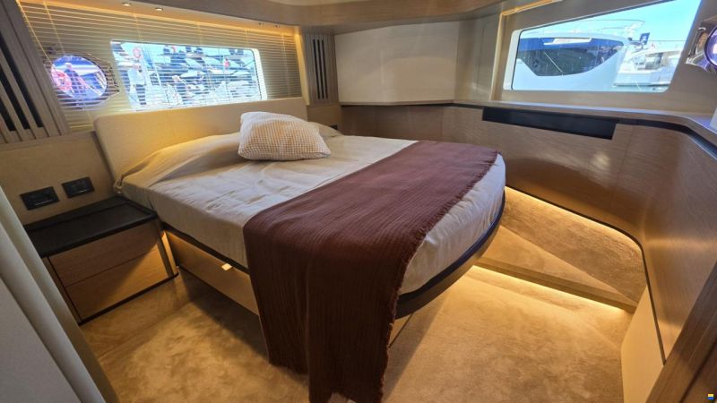 Absolute Navetta 53