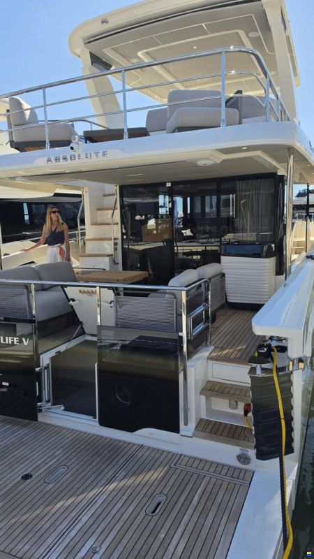 Absolute Navetta 53