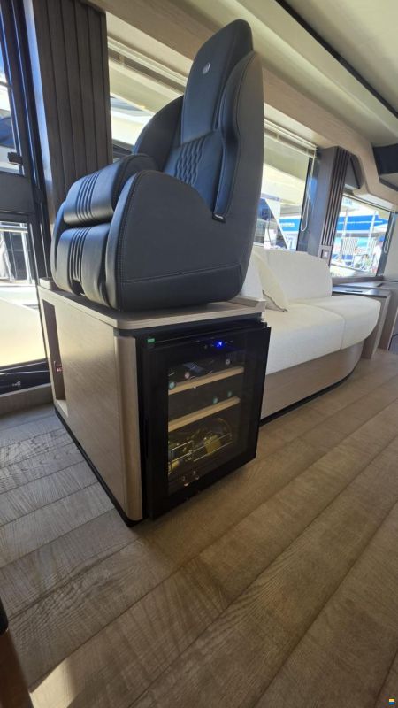 Absolute Navetta 53