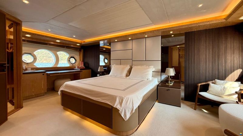 Monte Carlo Yachts 86