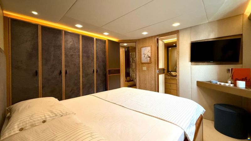 Monte Carlo Yachts 86