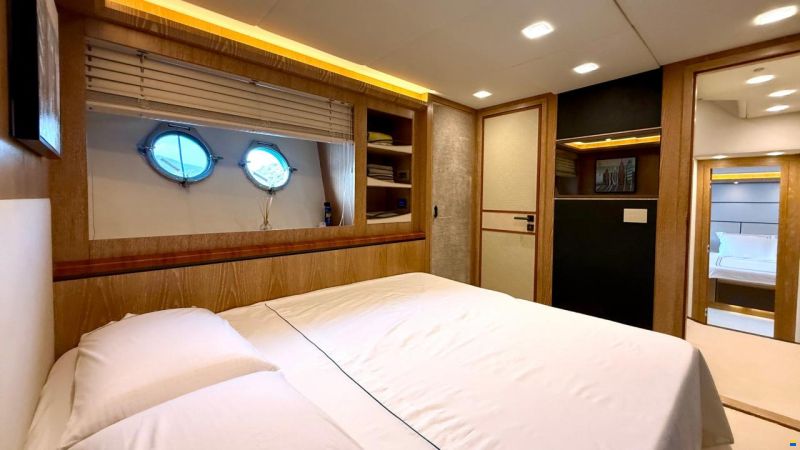 Monte Carlo Yachts 86