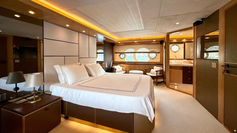 Monte Carlo Yachts 86