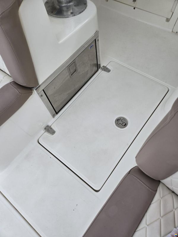 Boston Whaler Conquest 255
