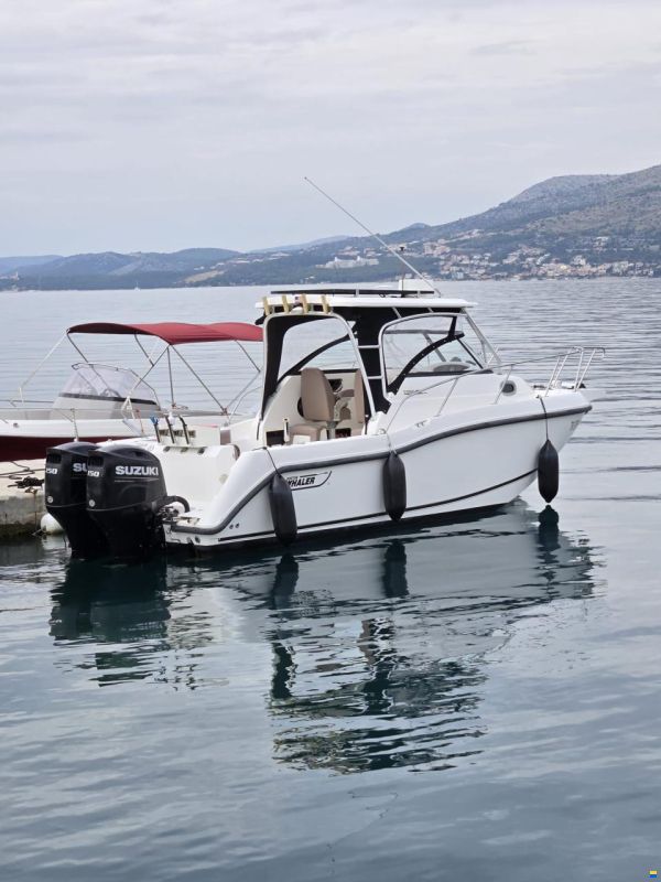 Boston Whaler Conquest 255
