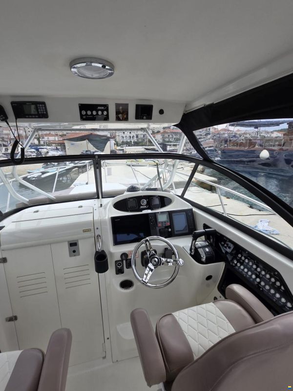 Boston Whaler Conquest 255