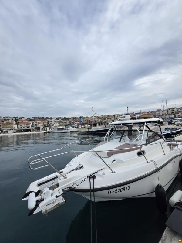 Boston Whaler Conquest 255