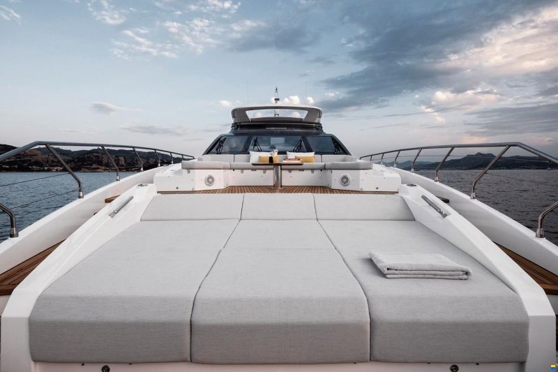 Azimut Grande 27M