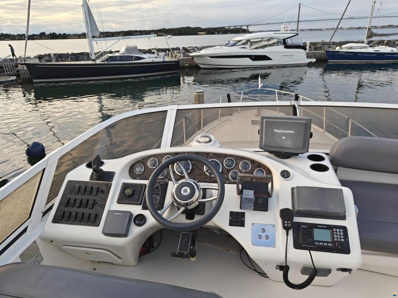 Sea Ray 400 Sedan Bridge