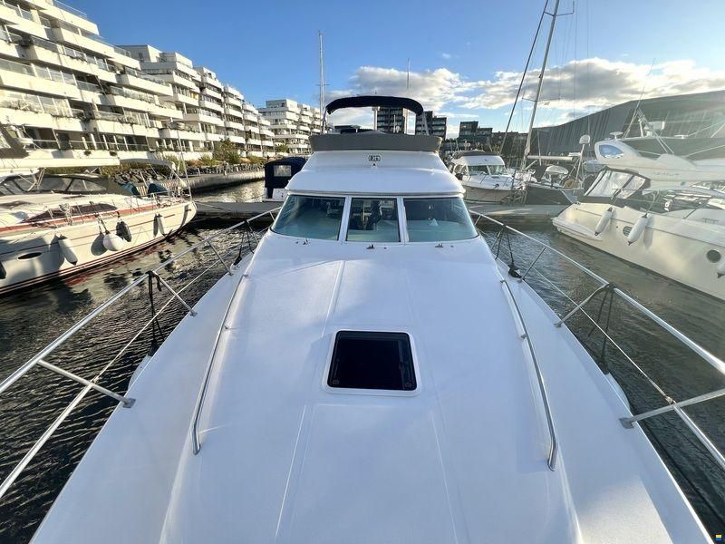 Sea Ray 400 Sedan Bridge