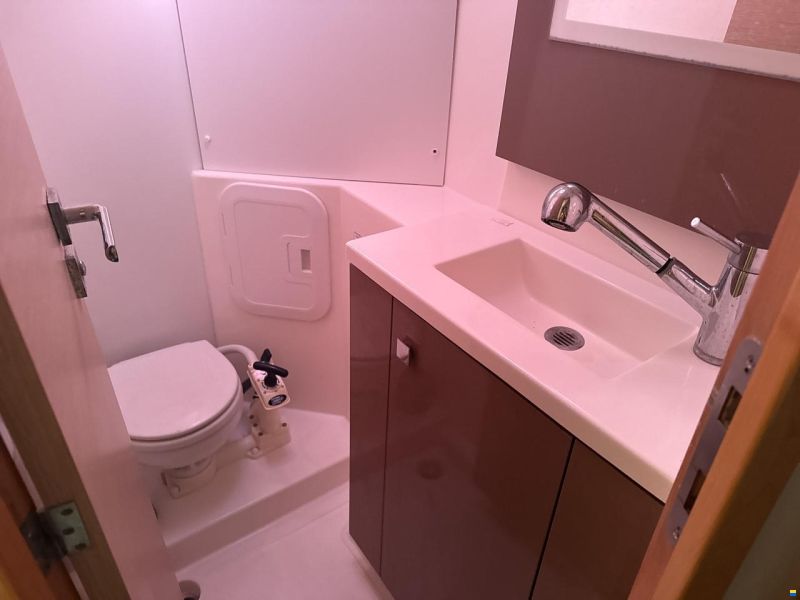 Fountaine Pajot Lucia 40