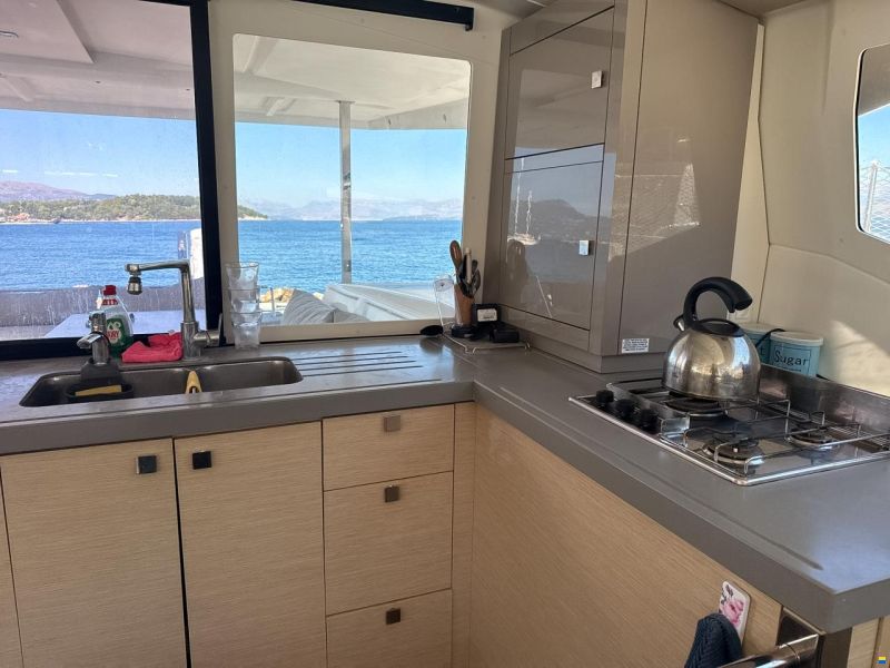 Fountaine Pajot Lucia 40