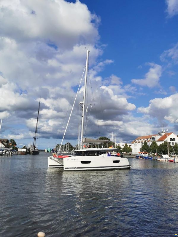 Fountaine Pajot Lucia 40