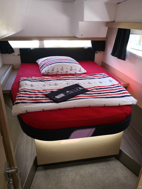 Fountaine Pajot Lucia 40