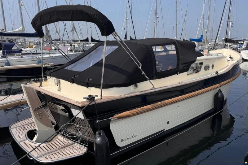 Menken NEWPORT BASS 900