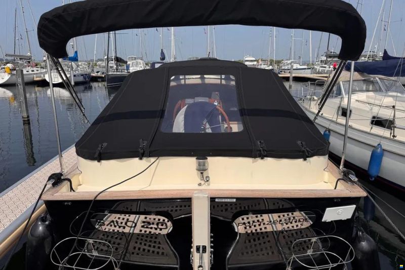 Menken NEWPORT BASS 900