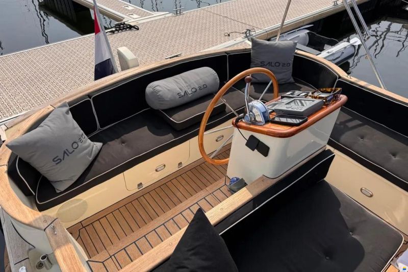 Menken NEWPORT BASS 900