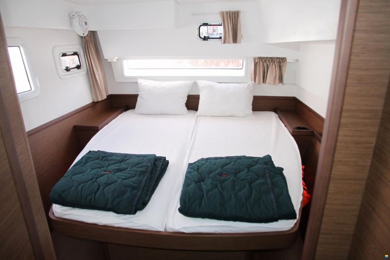 Lagoon 42