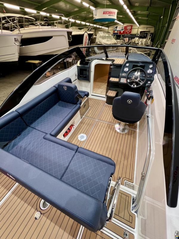 Parker 630 Day Cruiser