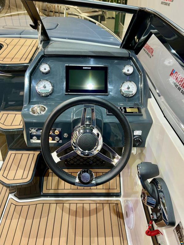 Parker 630 Day Cruiser