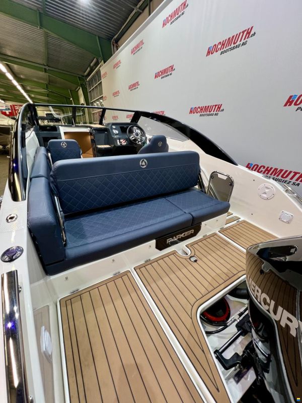 Parker 630 Day Cruiser