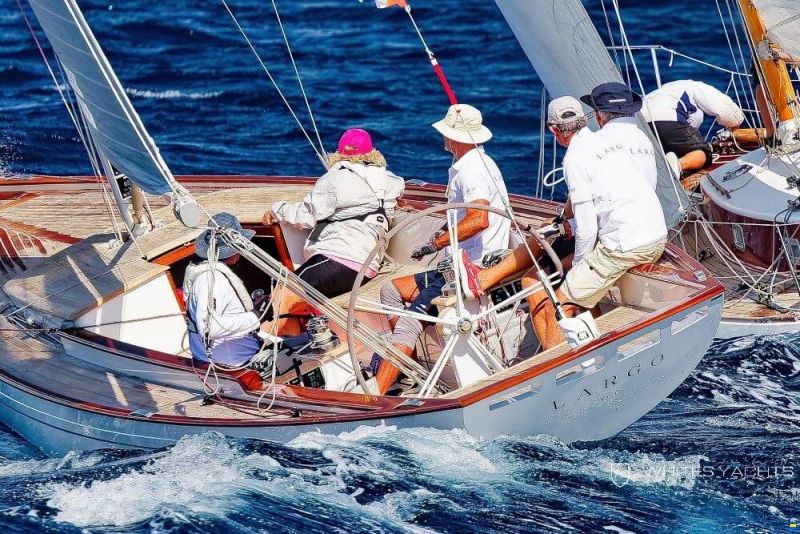 Essence Yachts 33