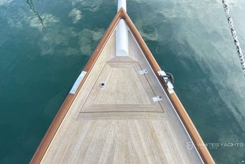 Essence Yachts 33