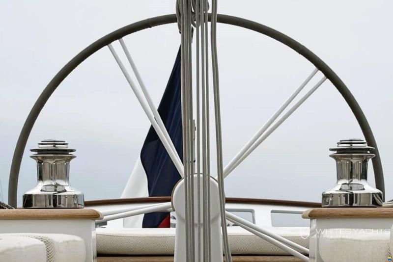 Essence Yachts 33