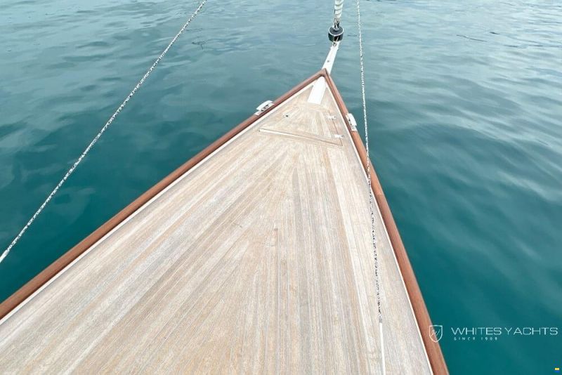 Essence Yachts 33