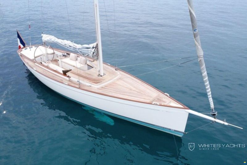 Essence Yachts 33