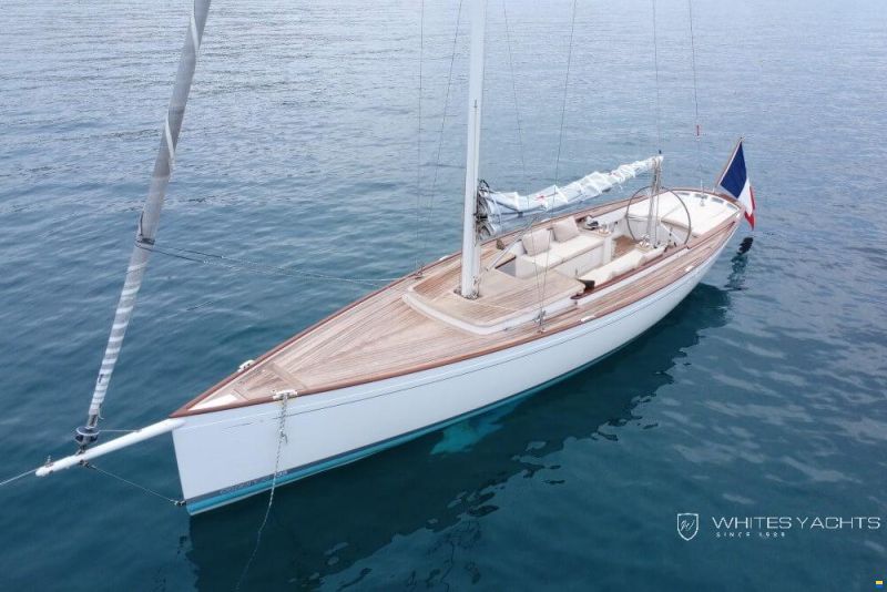 Essence Yachts 33