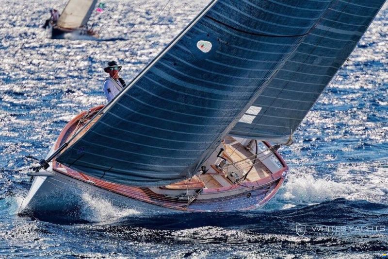 Essence Yachts 33