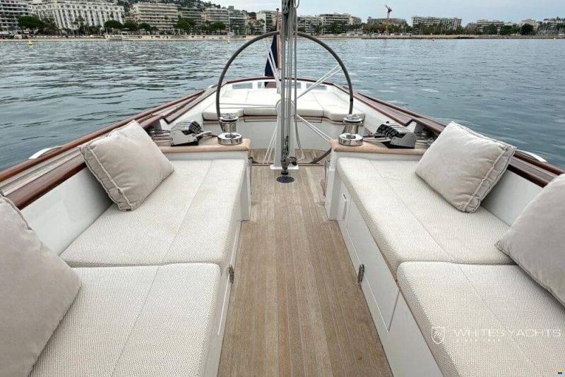 Essence Yachts 33