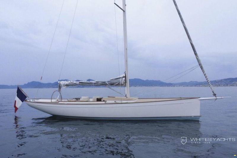 Essence Yachts 33