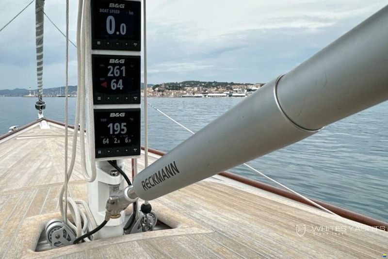 Essence Yachts 33