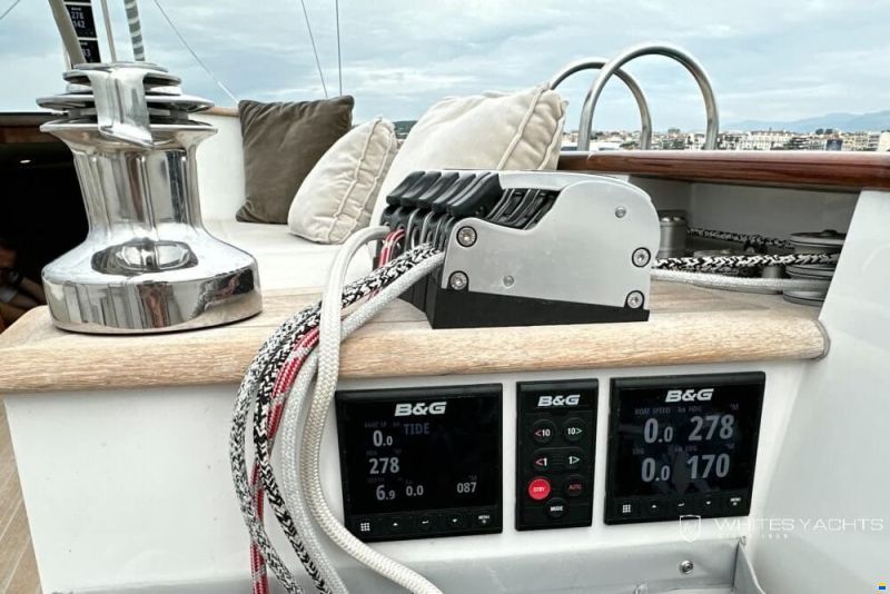 Essence Yachts 33