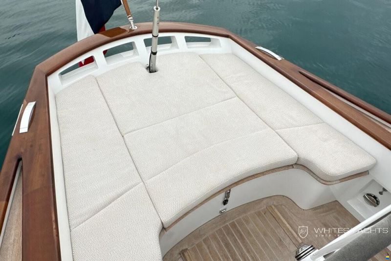 Essence Yachts 33